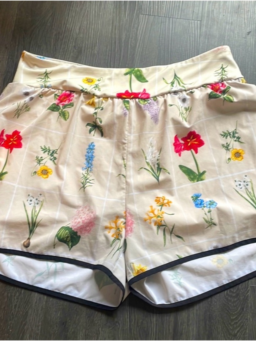 EUC Tuckernuck Lined Athletic Fresher Buds Floral Print Beige Women's Shorts